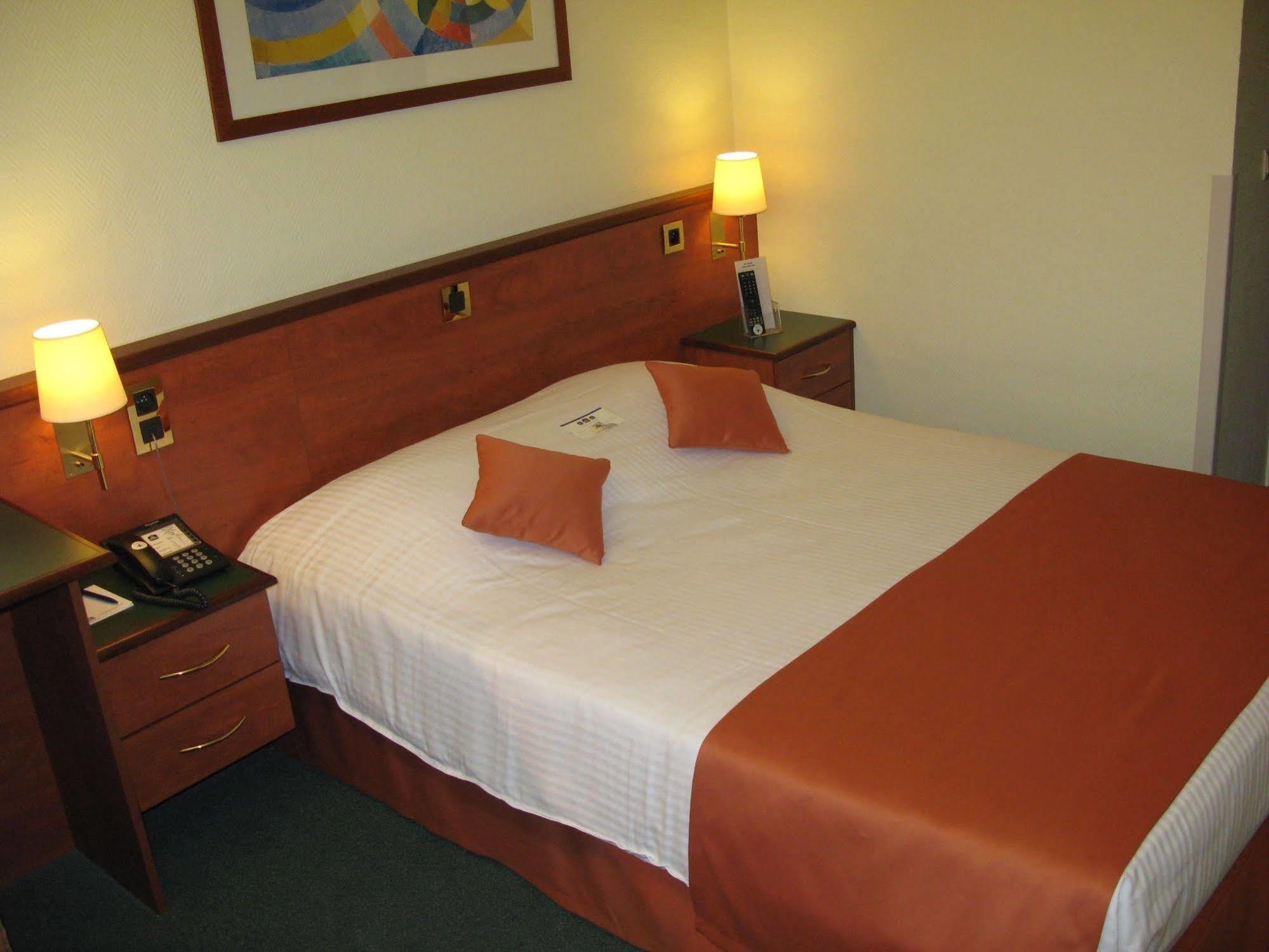 Hotel Best Western County House Saint-Gilles Екстер'єр фото