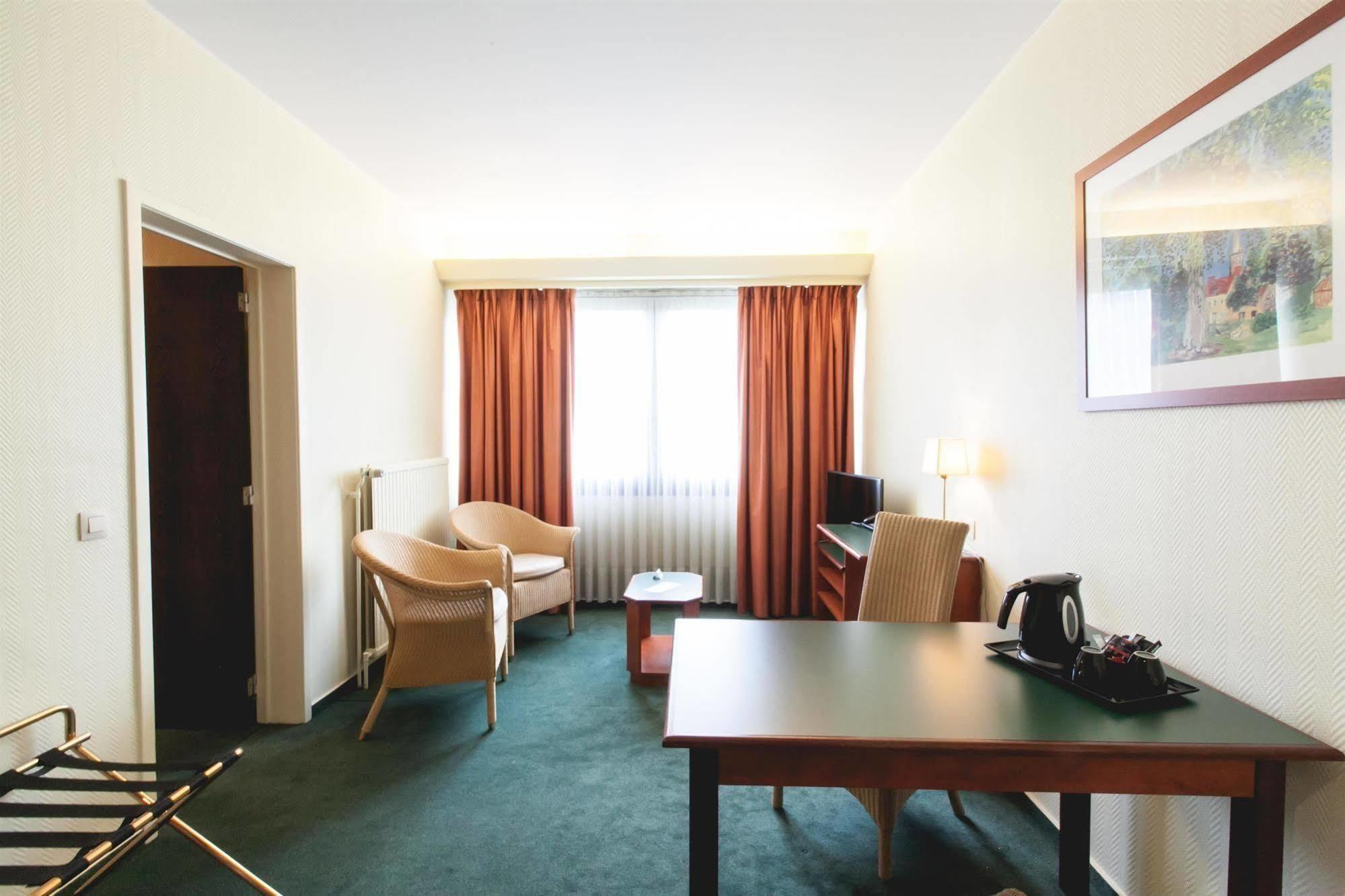Hotel Best Western County House Saint-Gilles Екстер'єр фото